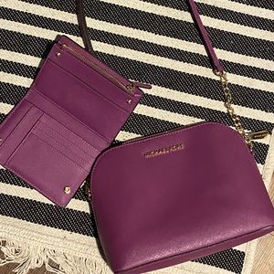 Michael Kors Pink/Purple Jet Set Travel Medium Logo Dome Crossbody Bag
Design